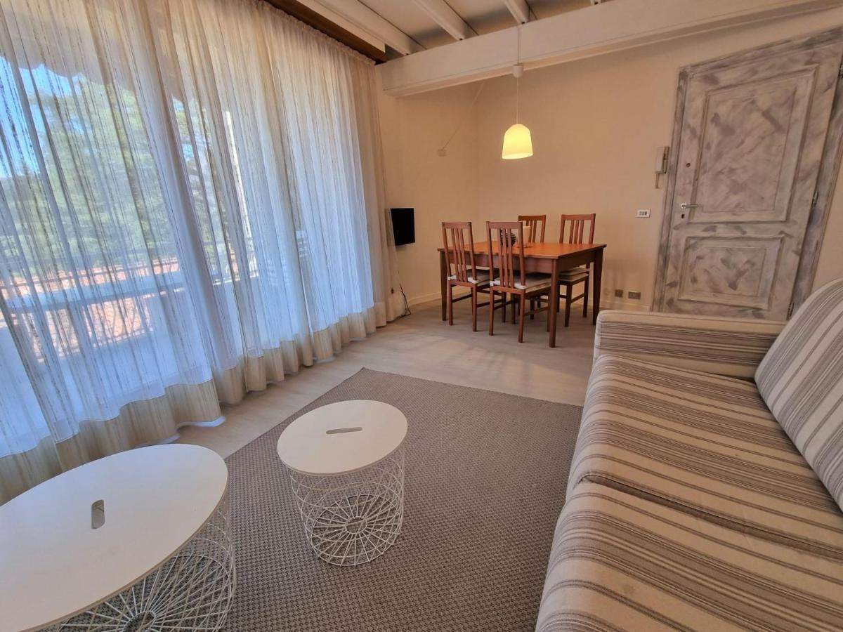 Apartment Hermitage-5 By Interhome Porto Valtravaglia Luaran gambar